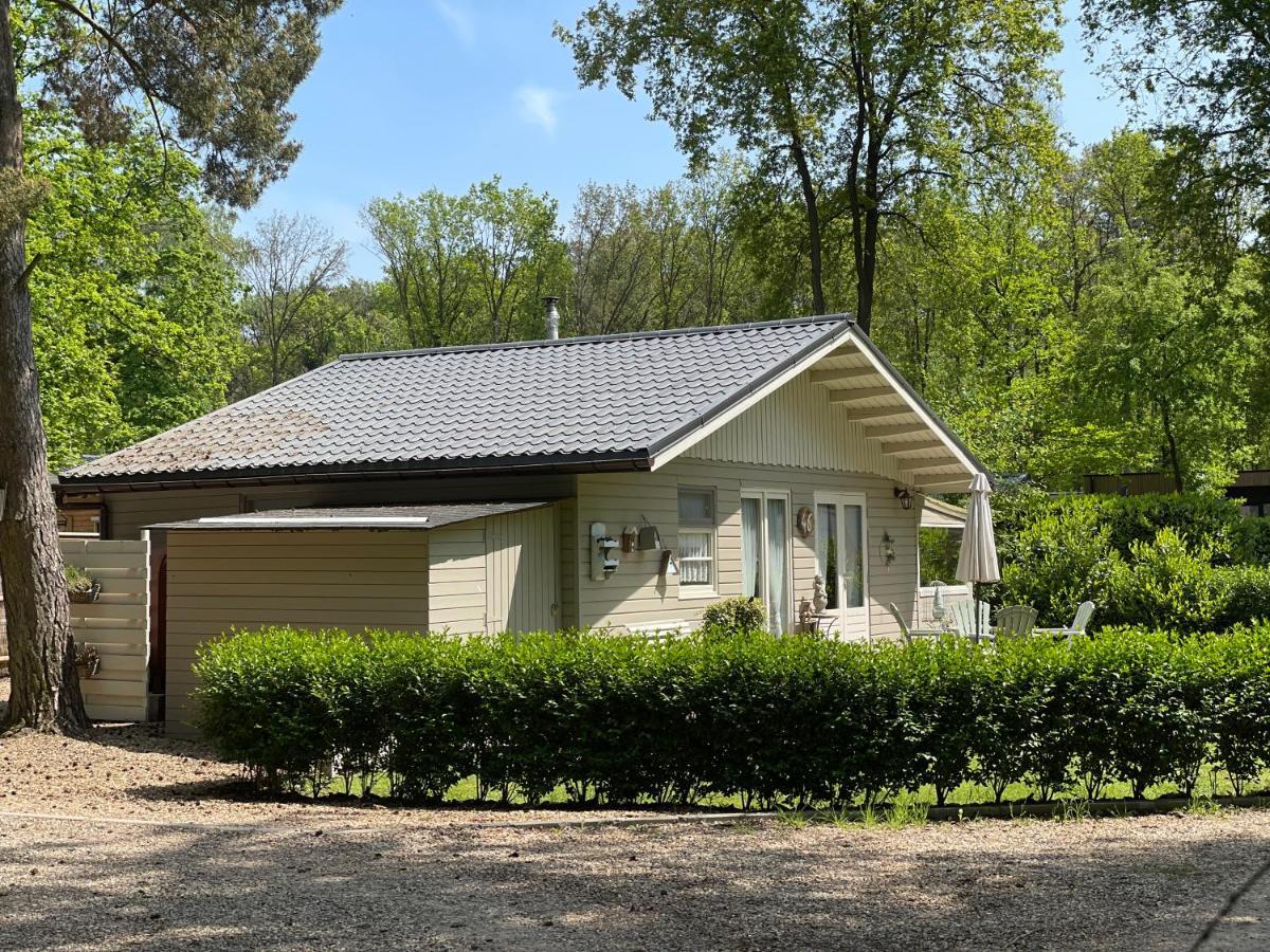 Chalet Sint-Hubertus Zutendaal Exteriör bild